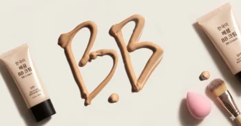 Envases de BB Cream coreana con una esponja y brocha de maquillaje, ilustrando cómo elegir el mejor producto de cosmética coreana según la textura."